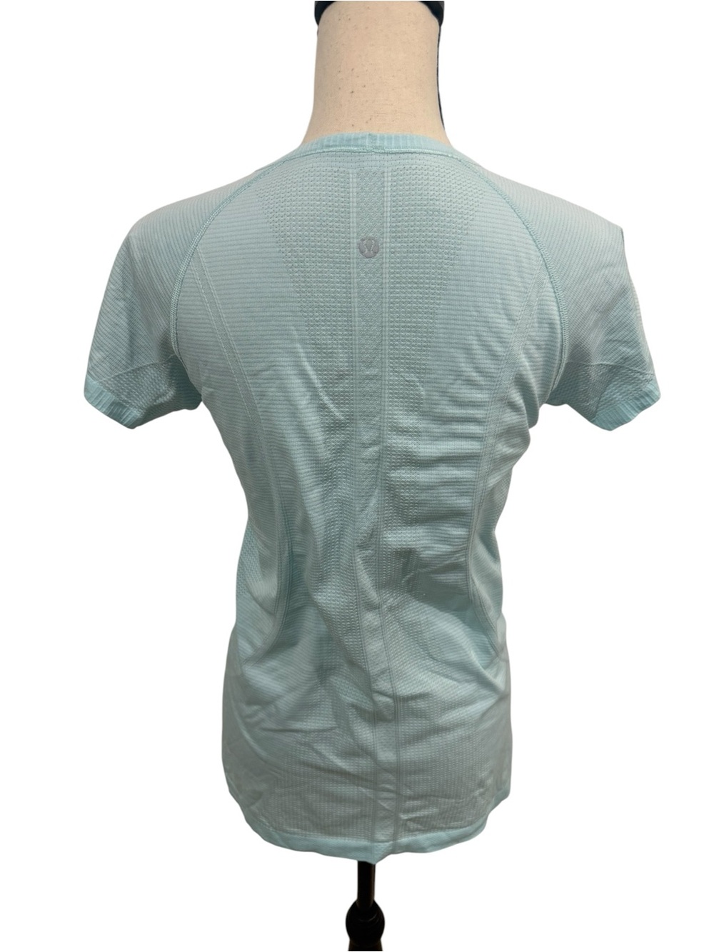 Lululemon Women’s Swiftly Tech Light Blue V-Neck Short Sleeve Top Size 10 - Picture 3 of 10